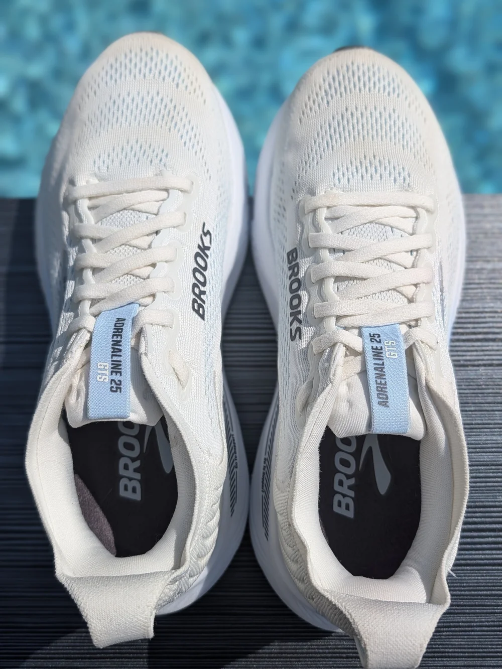 Brooks Adrenaline GTS25 Women's Size 8 Running Shoes Star White Nantucket Chrome